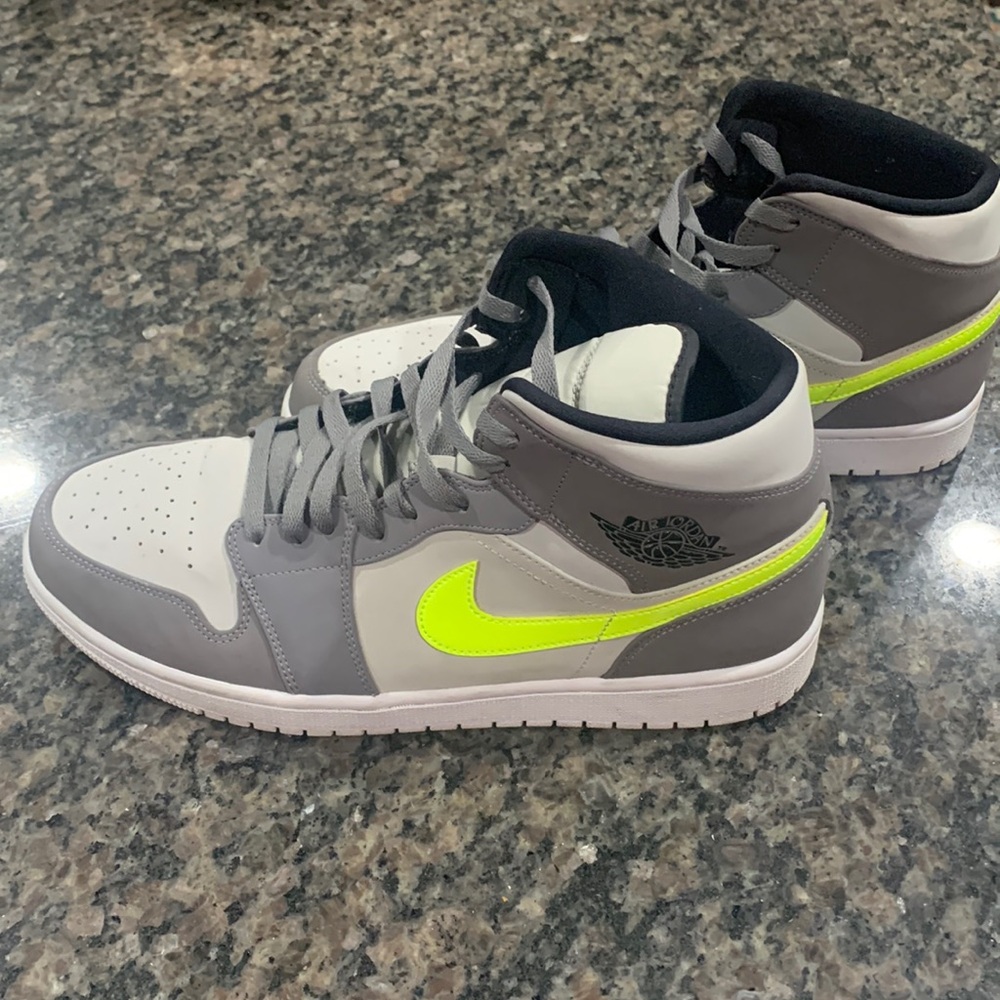Air Jordan 1 Mid Appears In Grey And Volt mens 11.5